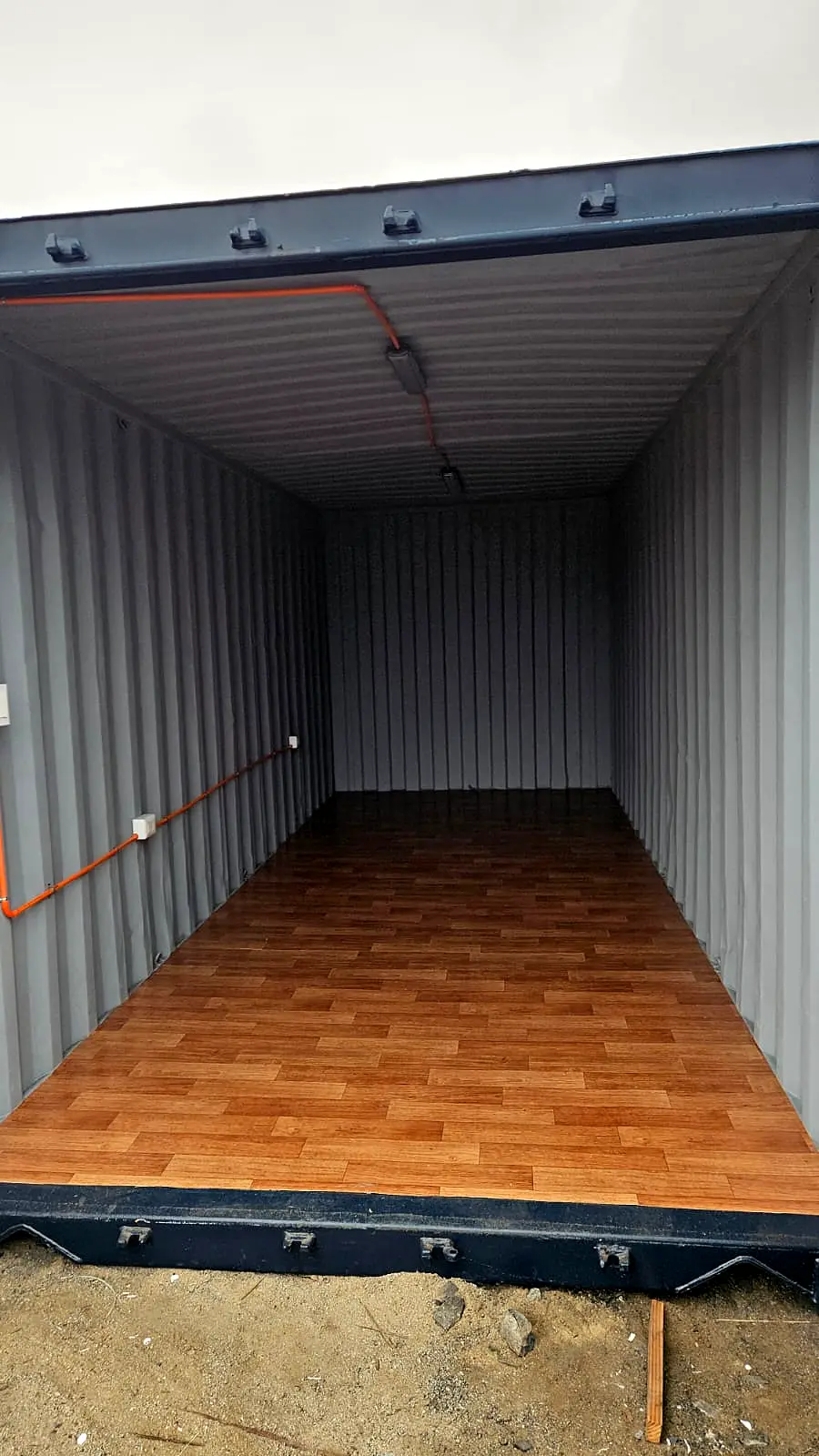 Interior de contenedor acondicionado