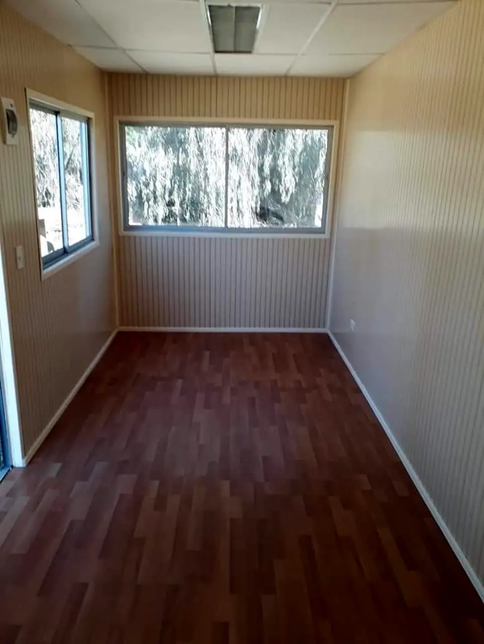 Interior terminado de módulo blanco