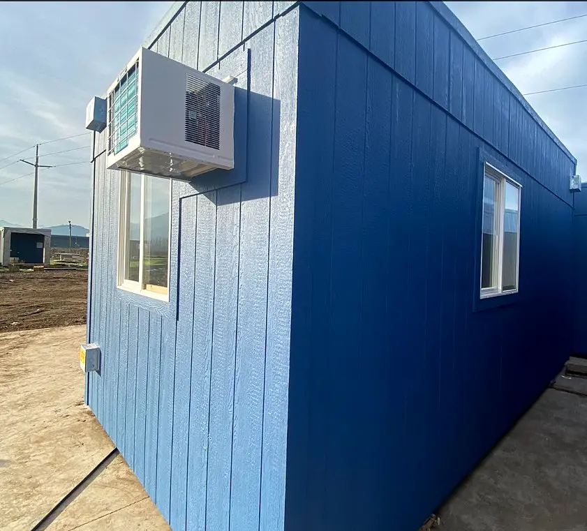 Módulo azul con equipo de climatización
