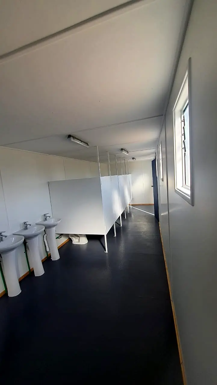 Baño modular con lavamanos